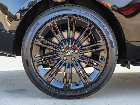 New 2025 Land Rover Range Rover Long Wheelbase SE image 11