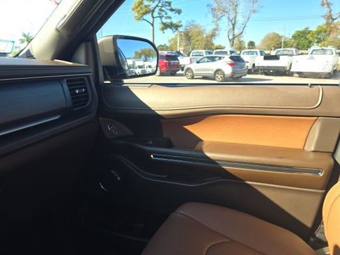 Used 2023 Ford Expedition Max King Ranch image 13