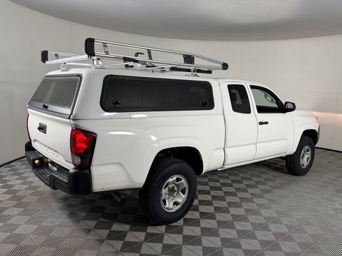Used 2022 Toyota Tacoma SR RWD image 4