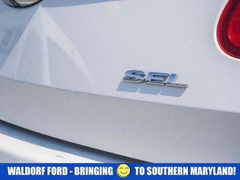 Used 2012 Ford Taurus SEL FWD image 8