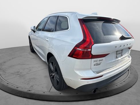 Used 2018 Volvo XC60 T6 Momentum w/ Vision Package image 7