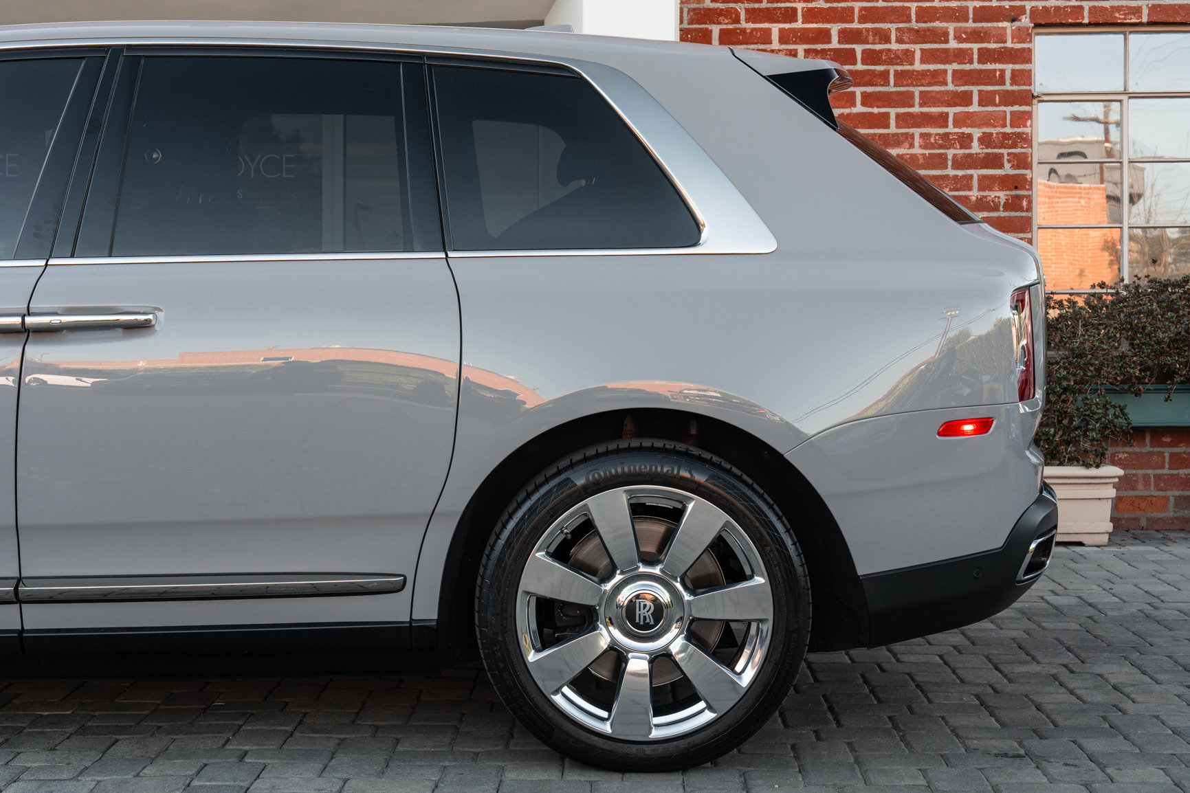Used 2024 Rolls-Royce Cullinan AWD/4WD image 34
