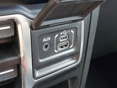 Used 2022 Jeep Wrangler Unlimited Sahara w/ Cold Weather Group AWD/4WD image 19