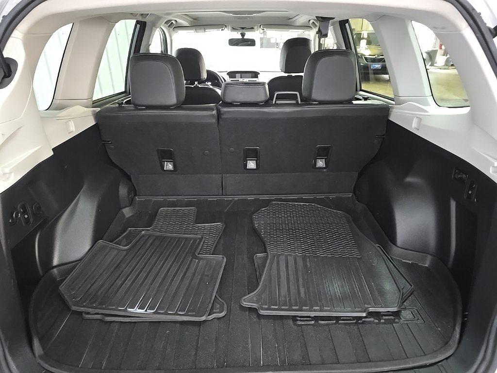 Used 2017 Subaru Forester 2.5i Touring AWD/4WD image 12