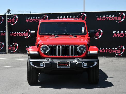 Used 2025 Jeep Wrangler Unlimited Sahara AWD/4WD image 2