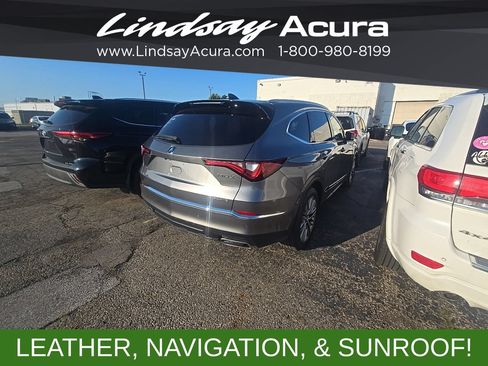 Used 2023 Acura MDX SH-AWD w/ Advance Package image 3