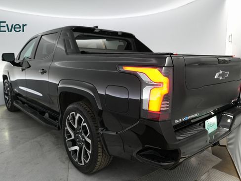 Used 2024 Chevrolet Silverado EV RST image 3