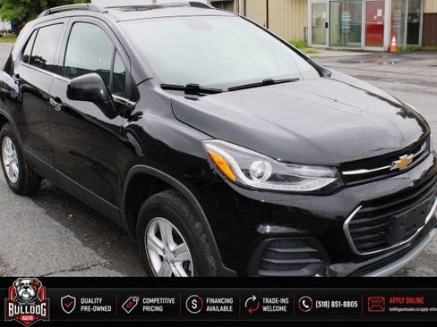 Used 2019 Chevrolet Trax LT w/ LT Convenience Package AWD/4WD image 3