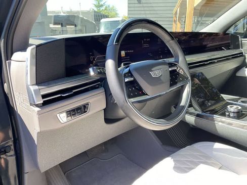 Certified 2025 Cadillac Escalade IQ Luxury 1 w/ Smart Trailering package AWD/4WD image 2