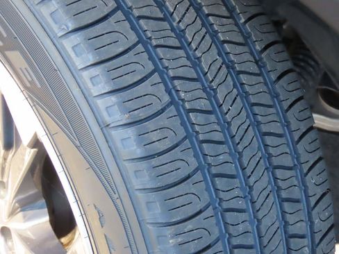 Used 2024 Nissan Rogue SV image 8