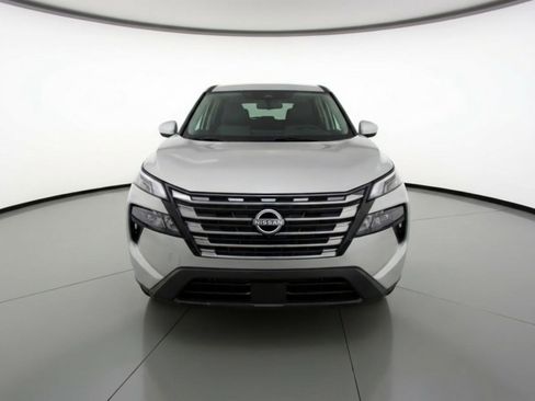 Used 2025 Nissan Rogue SV image 2