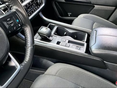 Certified 2024 Nissan Pathfinder SV FWD image 18