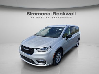 Used 2024 Chrysler Pacifica Touring-L