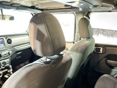 Used 2022 Jeep Gladiator Sport image 29