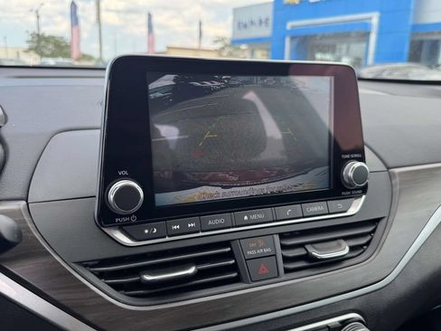 Used 2024 Nissan Altima 2.5 SV FWD image 30