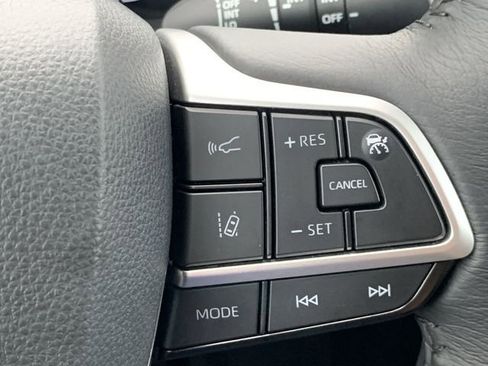 Used 2025 Toyota Sienna XLE AWD/4WD image 29