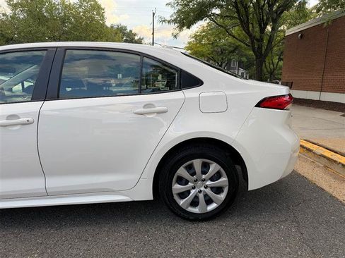 Used 2025 Toyota Corolla LE FWD image 12