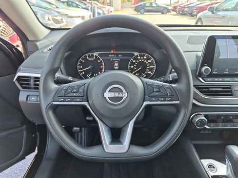 Used 2025 Nissan Altima 2.5 SV FWD image 22