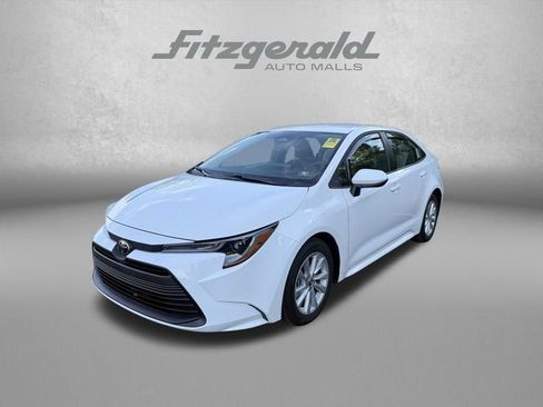Used 2026 Toyota Corolla LE w/ LE Premium Package FWD image 3