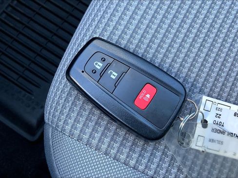 Used 2022 Toyota Highlander L image 15