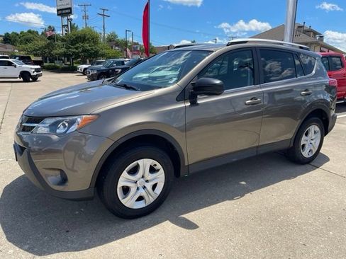 Used 2015 Toyota RAV4 LE AWD/4WD image 2