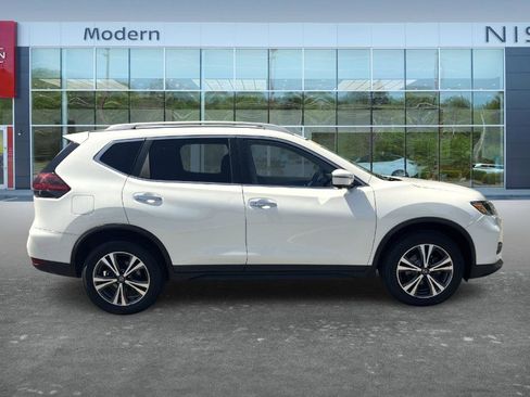 Used 2019 Nissan Rogue SV w/ Premium Package AWD/4WD image 2