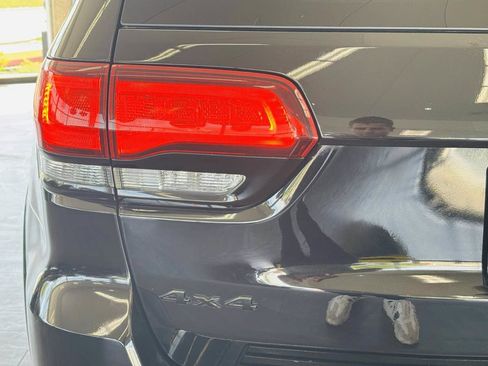 Used 2021 Jeep Grand Cherokee Laredo X AWD/4WD image 13