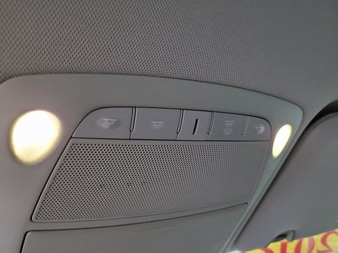 Used 2016 Nissan Rogue SV image 37