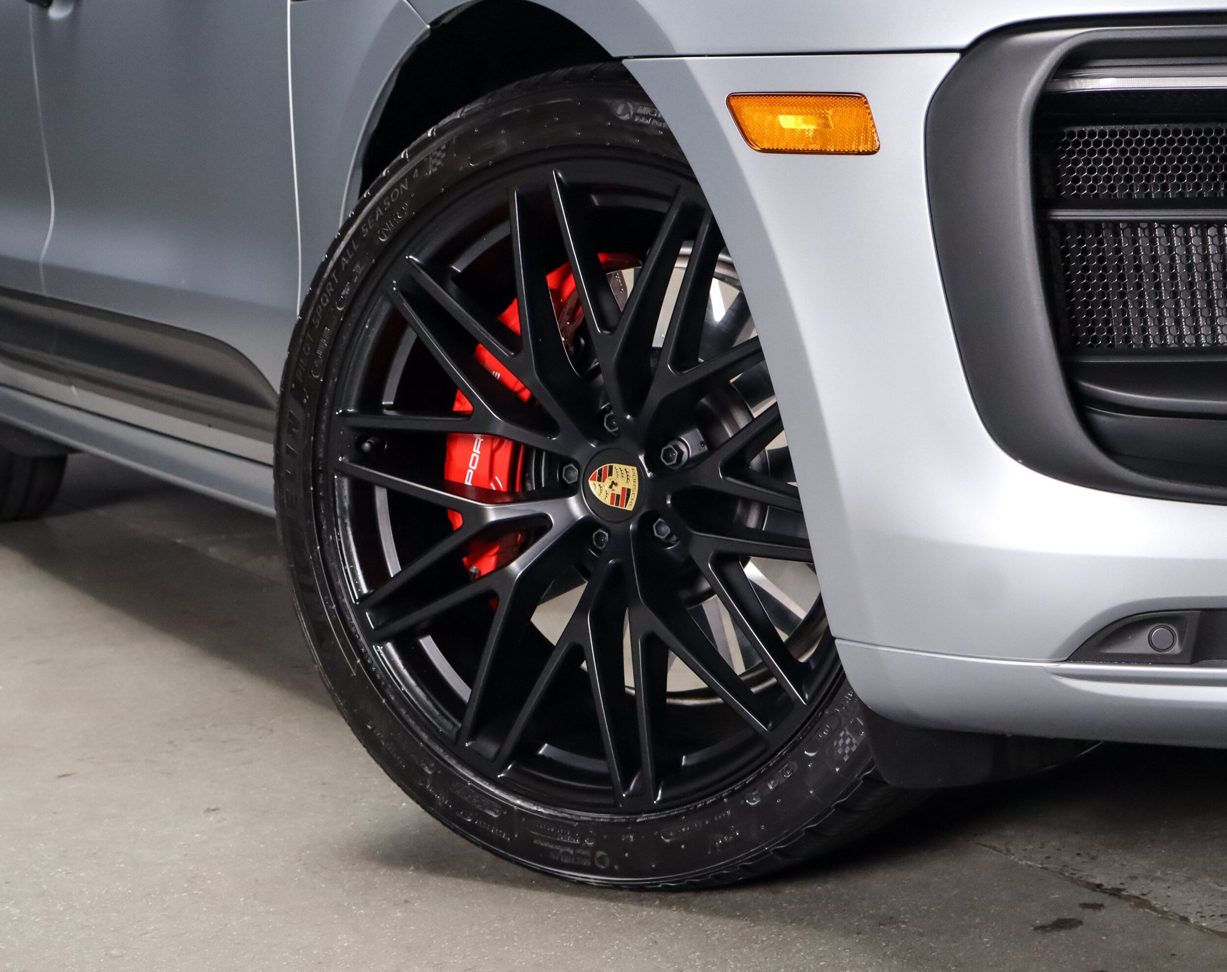 Certified 2025 Porsche Macan GTS AWD/4WD image 7