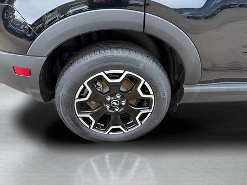 Certified 2025 Ford Bronco Sport Outer Banks w/ Outer Banks Tech Package+ AWD/4WD image 28