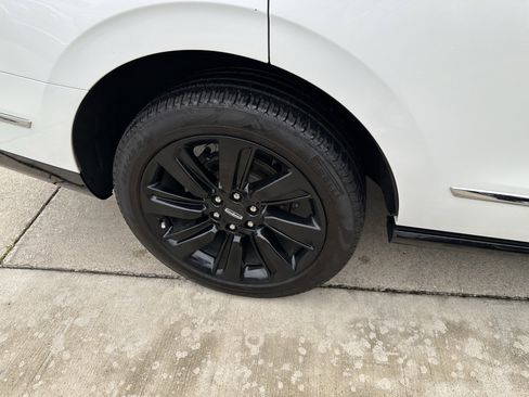 Used 2024 Lincoln Navigator Black Label AWD/4WD image 3