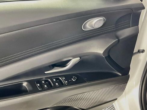 Certified 2024 Hyundai Elantra SEL FWD image 18