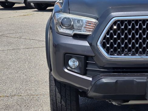 Used 2019 Toyota Tacoma TRD Off-Road w/ Technology Package AWD/4WD image 3