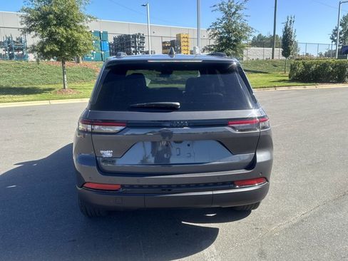 Certified 2025 Jeep Grand Cherokee Altitude image 8