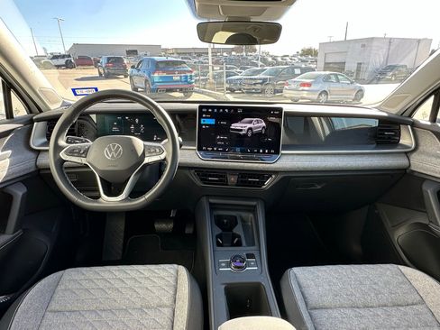 Used 2025 Volkswagen Tiguan S image 12