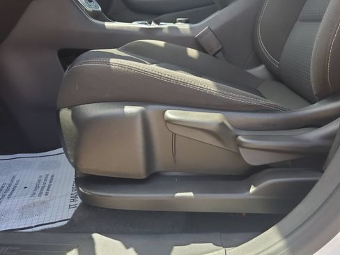 Used 2024 GMC Terrain SLE FWD image 23