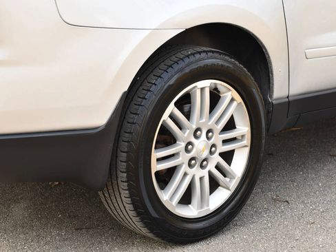 Used 2015 Chevrolet Traverse LT w/ Style and Technology Package image 8