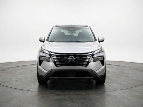 Used 2025 Nissan Rogue SV image 2