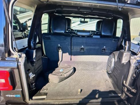 Used 2021 Jeep Wrangler Unlimited Sahara w/ Cold Weather Group image 16