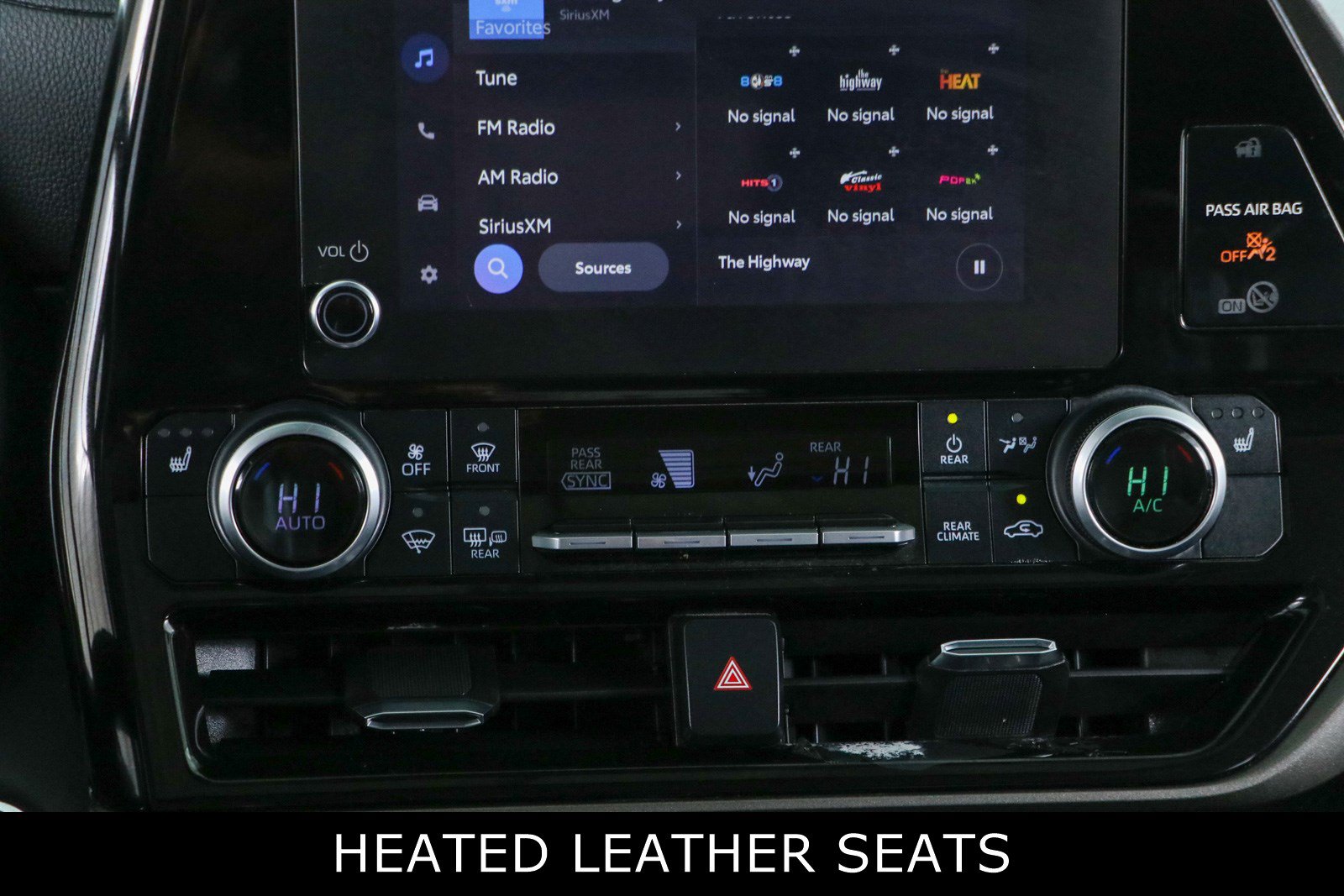 Used 2023 Toyota Highlander XLE FWD image 20