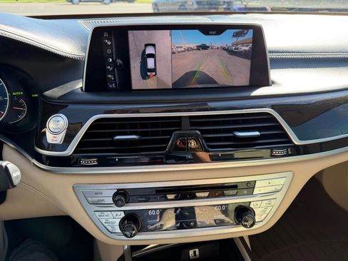 Used 2017 BMW 740i image 11