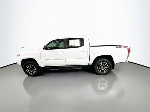 Used 2020 Toyota Tacoma TRD Sport w/ Technology Package AWD/4WD image 4