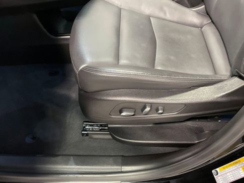 Used 2025 Cadillac XT6 Premium Luxury image 21