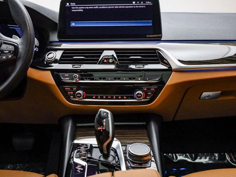Certified 2023 BMW 530e w/ Convenience Package image 14