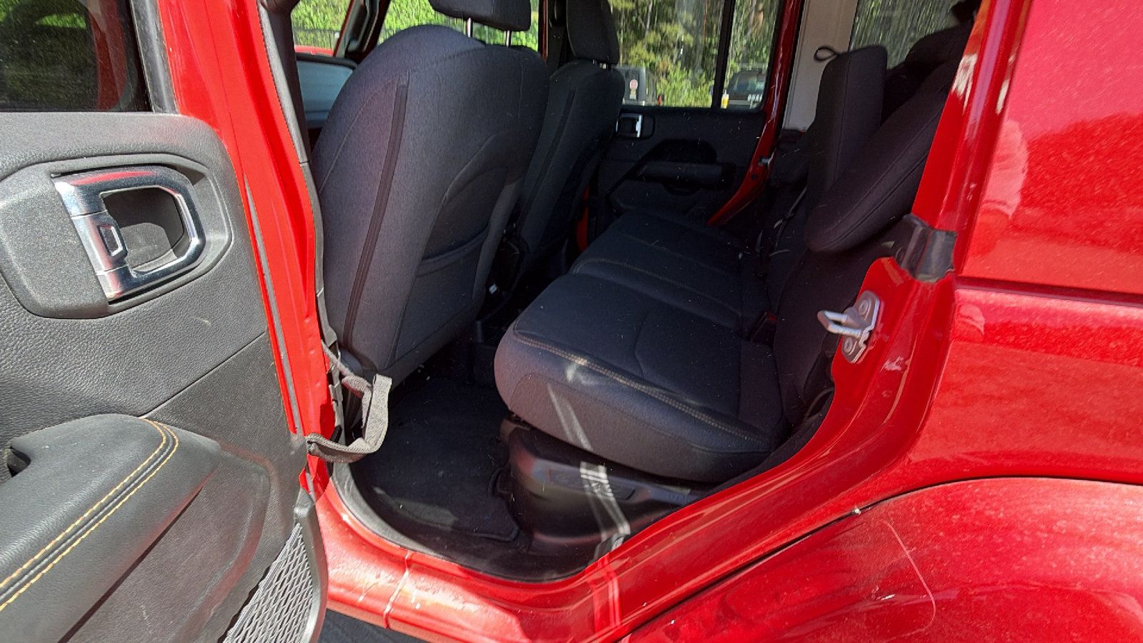 Used 2025 Jeep Wrangler Unlimited Sahara w/ Safety Group AWD/4WD image 23