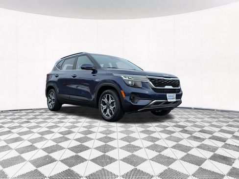 Used 2023 Kia Seltos EX image 17