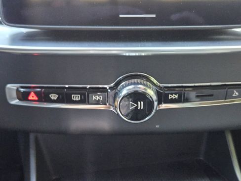 Certified 2025 Volvo XC90 T8 Plus w/ Protection Package Premier image 27