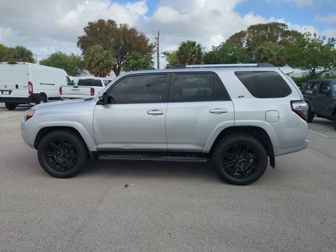 Used 2022 Toyota 4Runner SR5 Premium w/ Moonroof Package RWD image 9