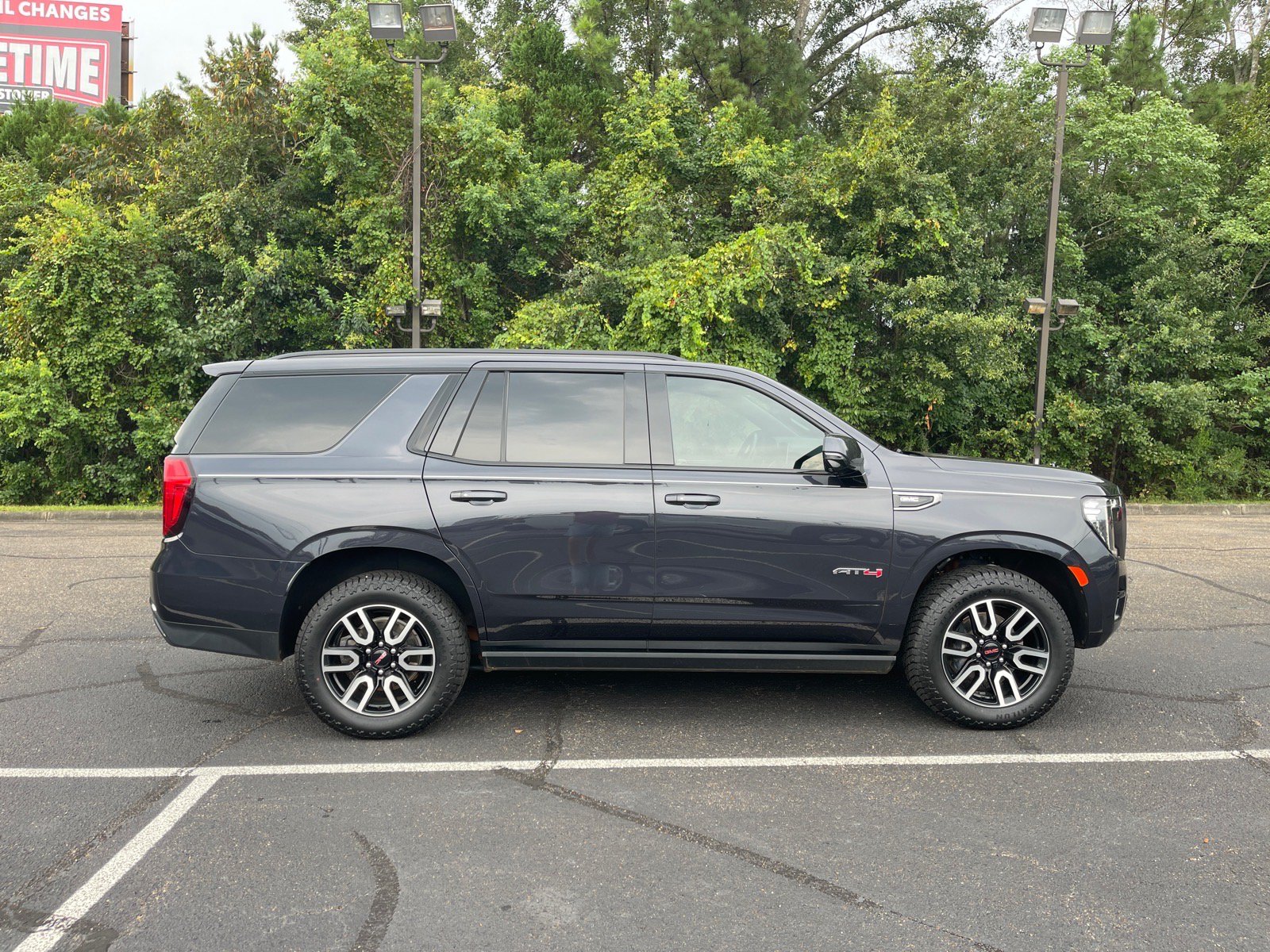 Used 2023 GMC Yukon AT4 w/ AT4 Premium Package AWD/4WD image 21