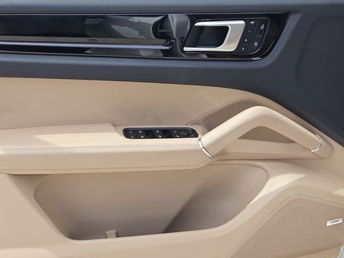 Certified 2022 Porsche Cayenne AWD/4WD image 22